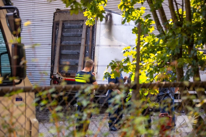 Enorme schade bij brand in vrachtwagens bij PostNL