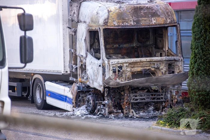 Enorme schade bij brand in vrachtwagens bij PostNL