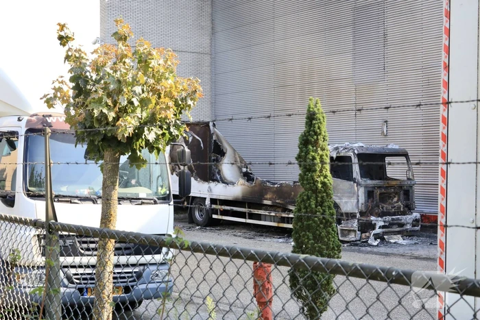 Enorme schade bij brand in vrachtwagens bij PostNL