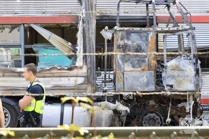 Enorme schade bij brand in vrachtwagens bij PostNL