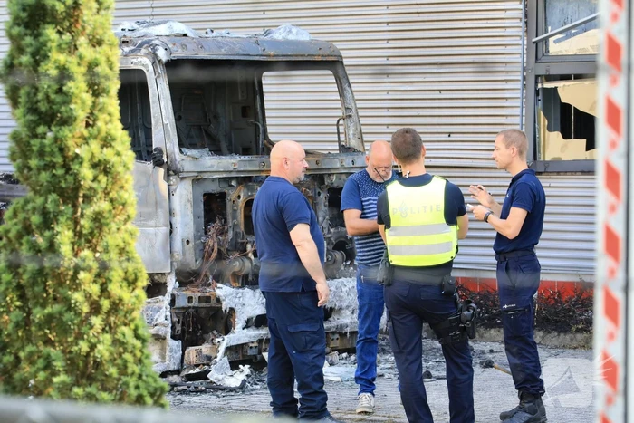 Enorme schade bij brand in vrachtwagens bij PostNL