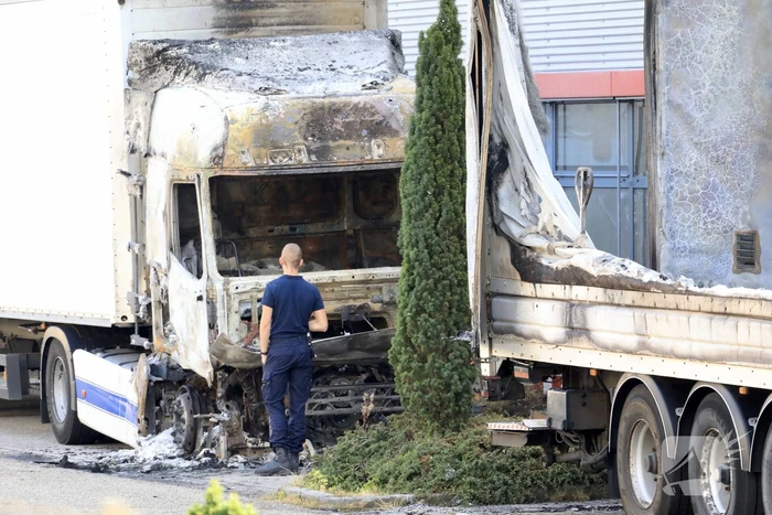 Enorme schade bij brand in vrachtwagens bij PostNL