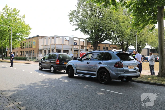 Porsche Cayenne Magnum botst op voorligger