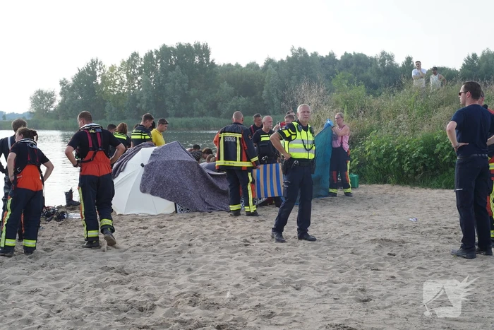 Kind van 7 jaar levenloos uit het water gehaald