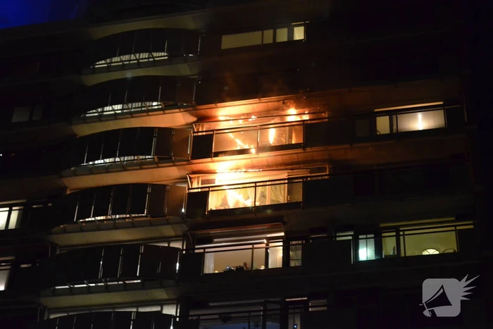 Uitslaande brand verwoest flatwoning