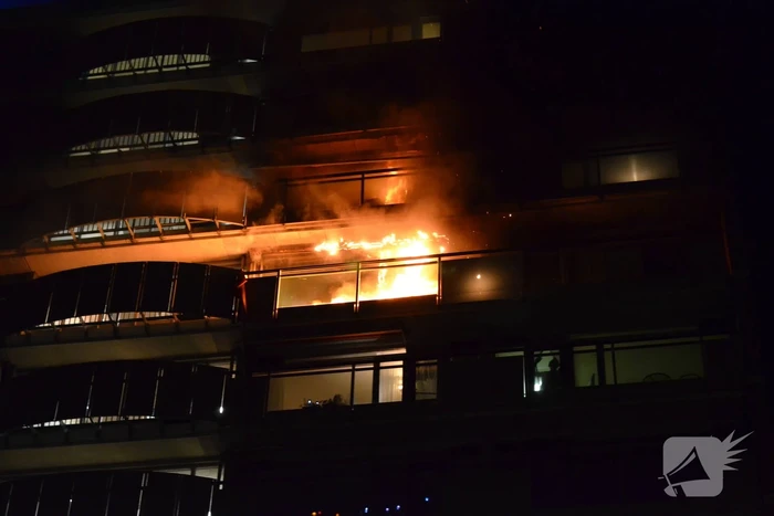 Uitslaande brand verwoest flatwoning
