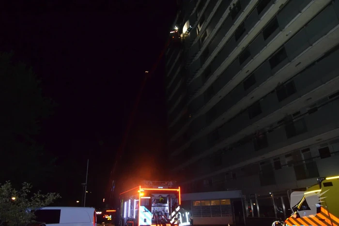Uitslaande brand verwoest flatwoning