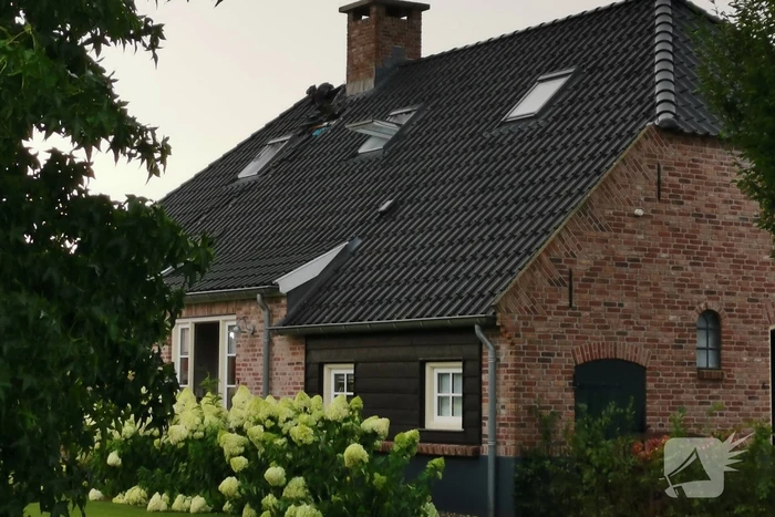 Dak woning vat vlam