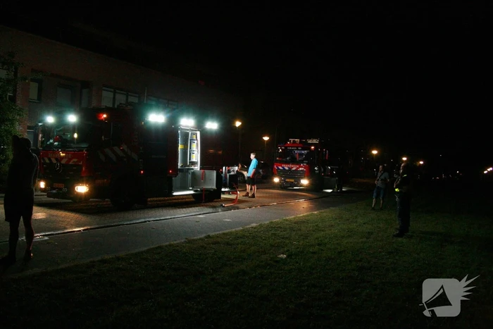 Auto belandt in greppel langs snelweg
