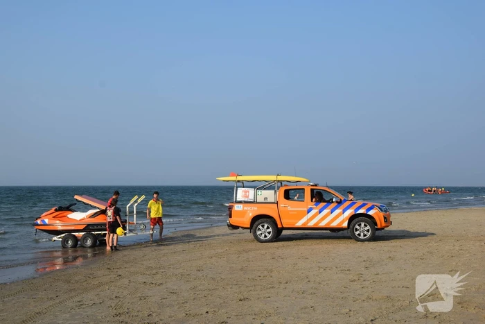KNRM start zoekactie naar vermiste zwemmers in Noordzee