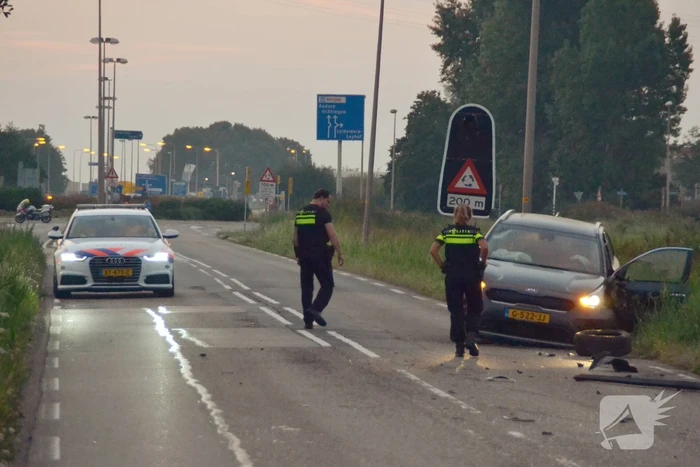 Hond komt met de schrik vrij bij verkeersongeval