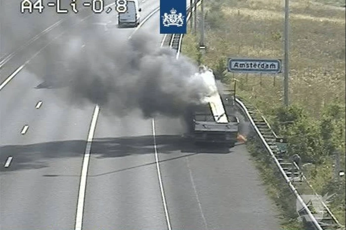Snelweg dicht knooppunt De Nieuwe Meer na brand