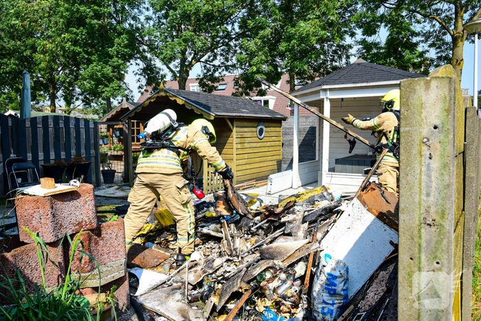 Rommel in achtertuin vliegt in brand