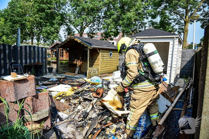 Rommel in achtertuin vliegt in brand