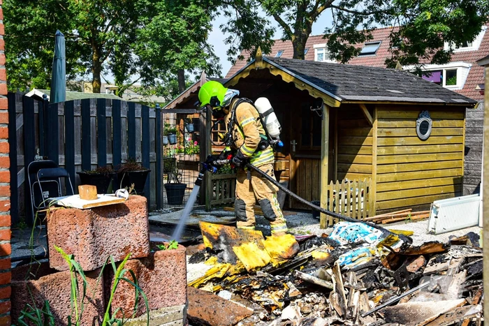 Rommel in achtertuin vliegt in brand