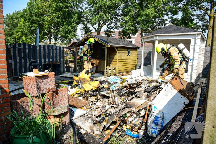 Rommel in achtertuin vliegt in brand