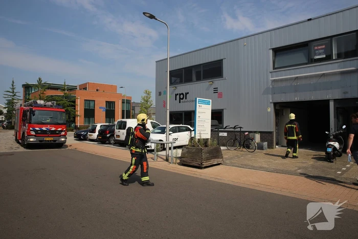 Onderzoek naar brandgerucht in bedrijfspand