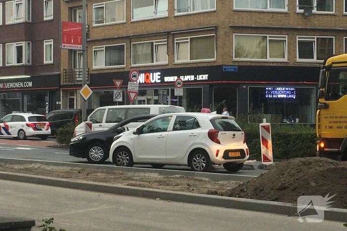 Bestelbus botst op voorganger