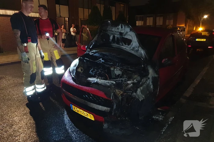 Auto brandt uit