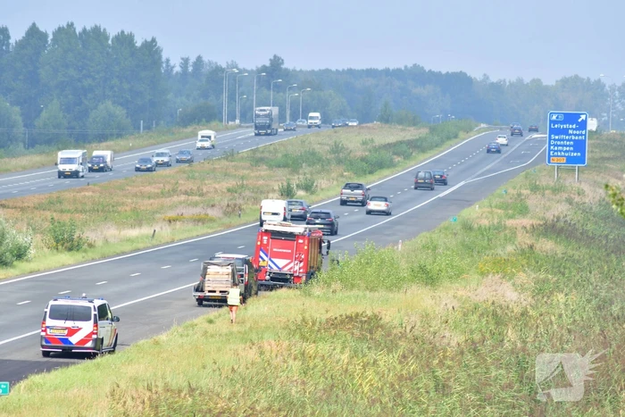 Bestuurder ziet rokende aanhanger
