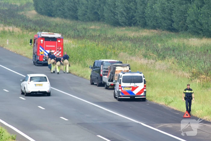 Bestuurder ziet rokende aanhanger