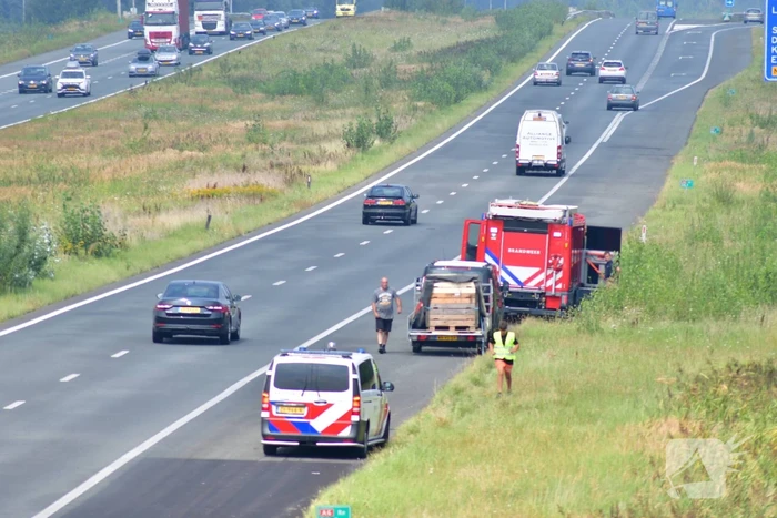 Bestuurder ziet rokende aanhanger