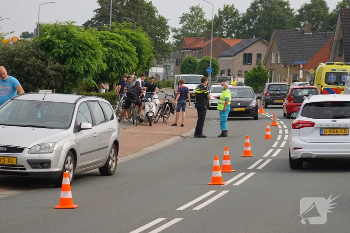 Wielrenner gewond bij kop-staartbotsing
