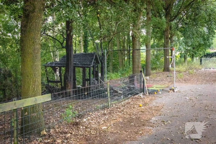 Verdachten gezocht na mogelijk brandstichting