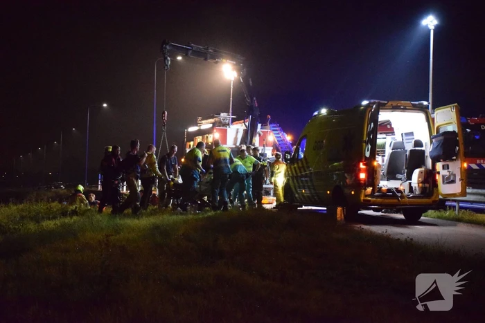 Bestuurder overleden nadat auto te water is geraakt