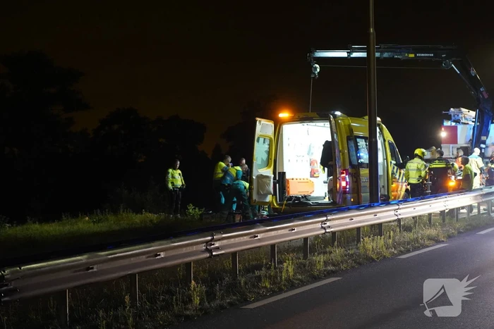 Bestuurder overleden nadat auto te water is geraakt