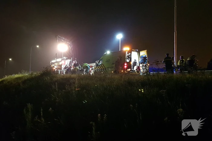 Bestuurder overleden nadat auto te water is geraakt