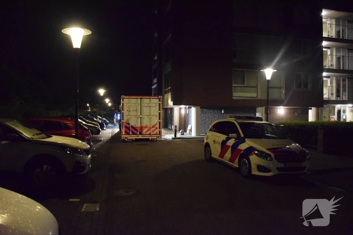 Politie doet onderzoek naar stoffelijk overschot in flatwoning
