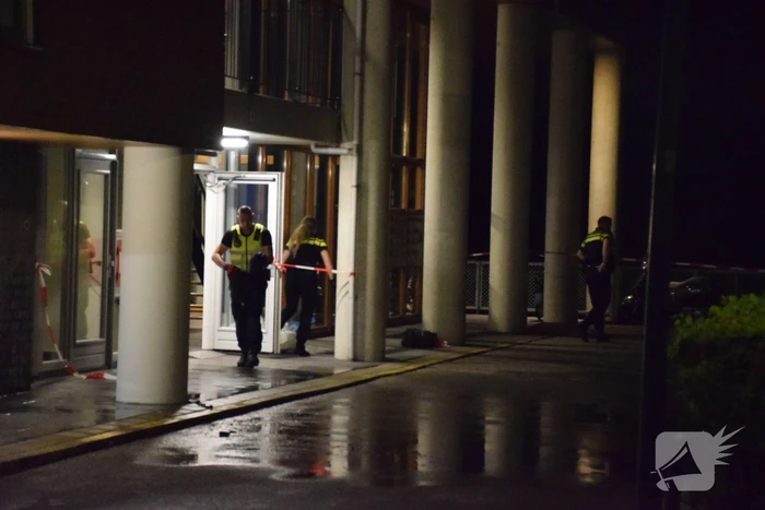 Politie doet onderzoek naar stoffelijk overschot in flatwoning