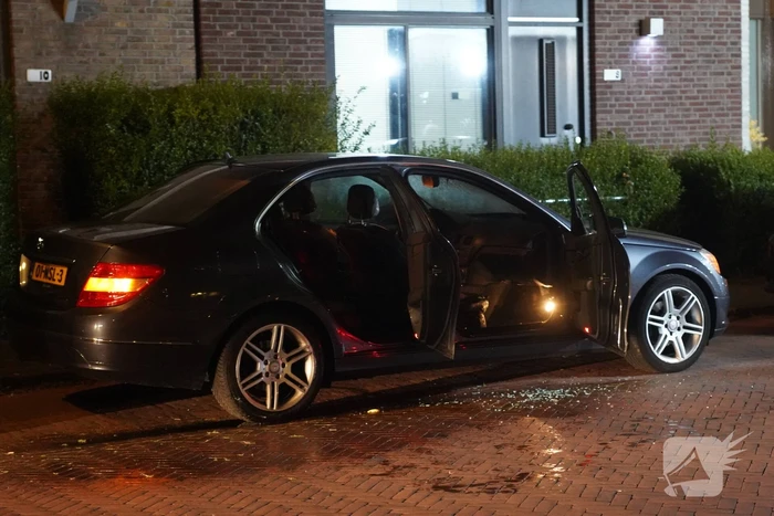 Auto in brand gestoken