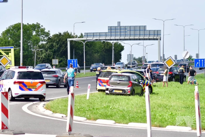 Vrouw gewond bij verkeersongeval met twee auto's