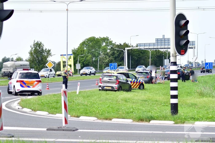 Vrouw gewond bij verkeersongeval met twee auto's