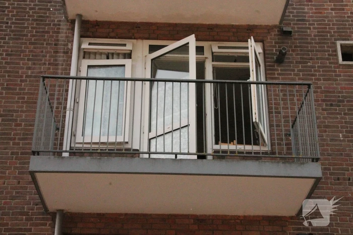 Brand in keuken van flatwoning