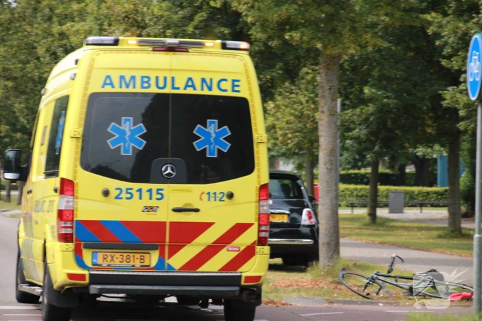 Fietser raakt gewond bij aanrijding met auto in Parkwijk