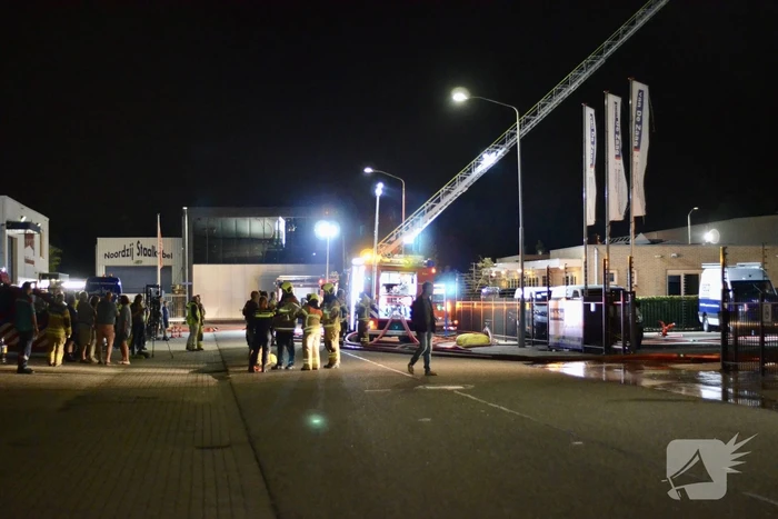 Bedrijfsverzamelgebouw verwoest door grote uitslaande brand