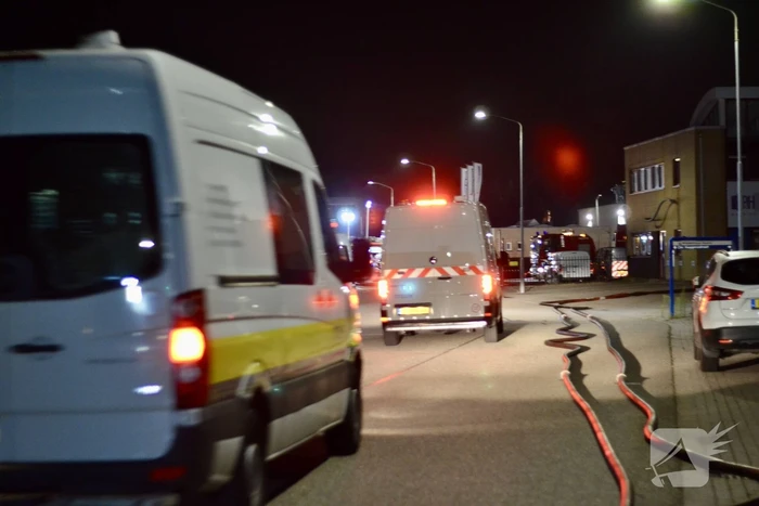 Bedrijfsverzamelgebouw verwoest door grote uitslaande brand