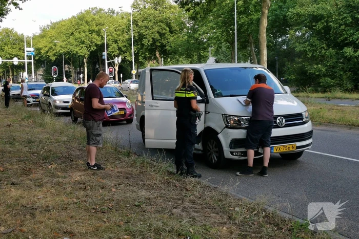 Botsing tijdens afslaan verkeer