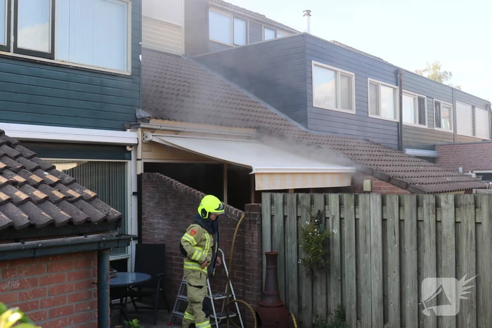 Veel rook bij woningbrand