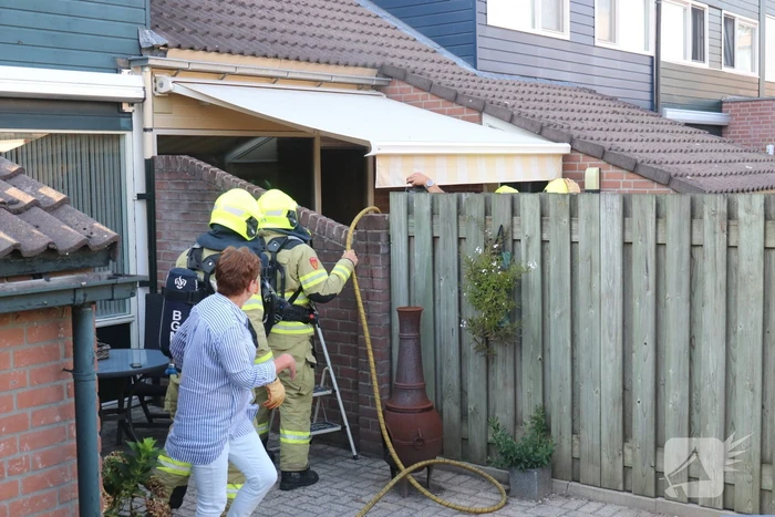 Veel rook bij woningbrand