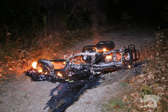 Scooter volledig uitgebrand