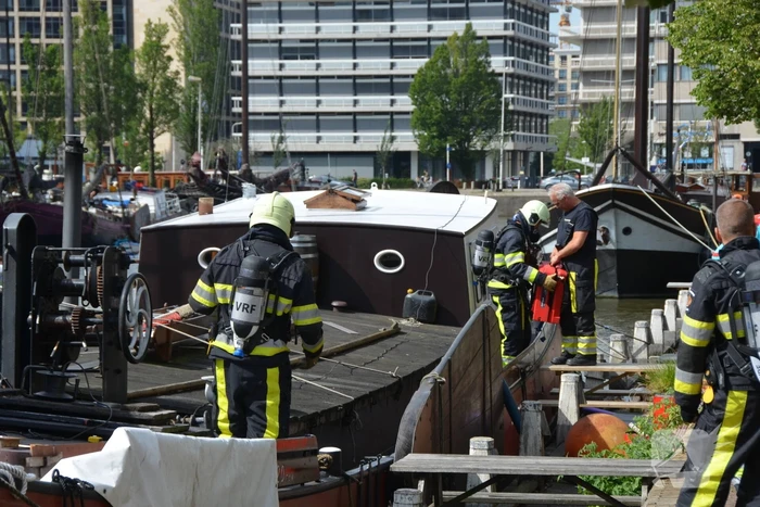 Één gewonde bij brand op schip