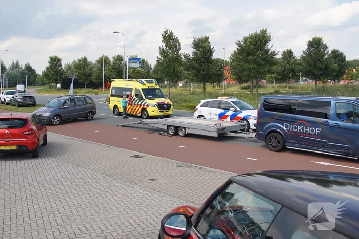 Fietser gewond na aanrijding met afslaande auto