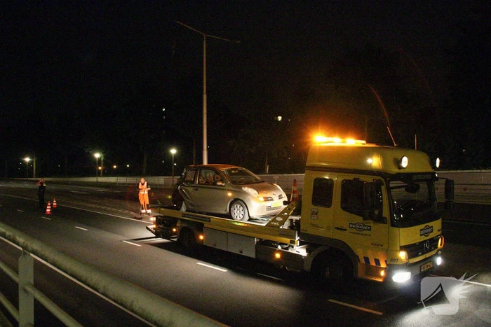 Flinke schade na botsing met lantarenpaal