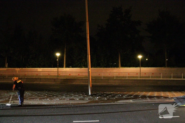 Flinke schade na botsing met lantarenpaal