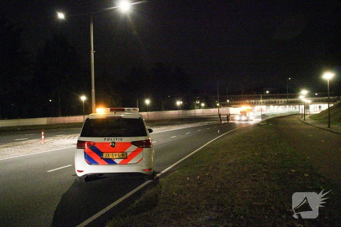 Flinke schade na botsing met lantarenpaal