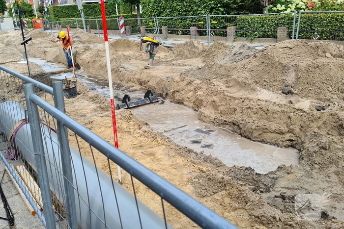 Waterleiding stuk getrokken bij graafwerkzaamheden